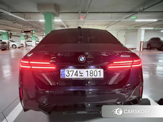 BMW 5 Series (G60) 2025 Черный из Кореи, фото 4
