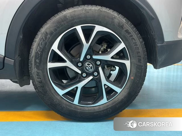 Toyota C-HR id 4221410 из Китая 14
