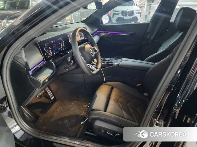 BMW 5 Series (G60) 2025 Черный из Кореи, фото 4