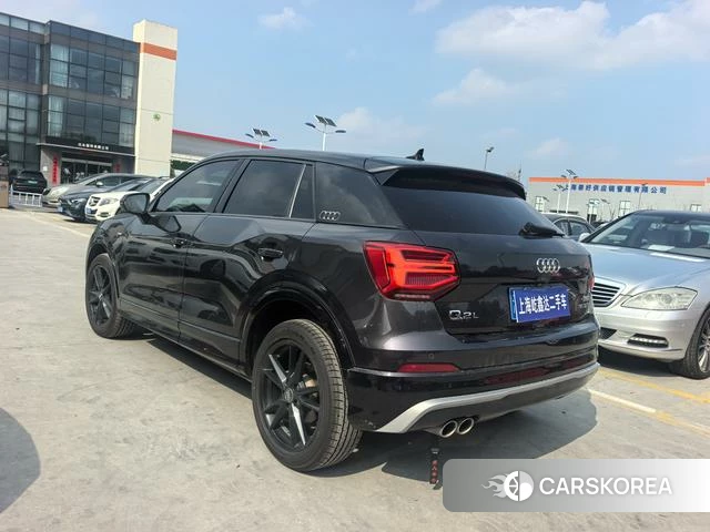 Audi Q2L 2021 Темно-серый из Китая, фото 4