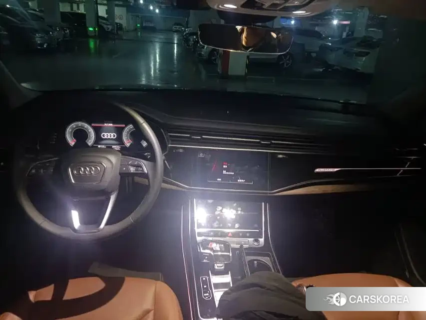 Audi Q7 2023 Черный из Китая, фото 4