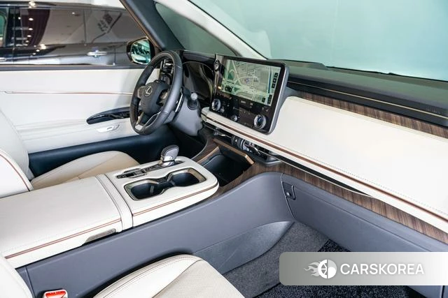 Lexus LM id 4272979 из Китая 10