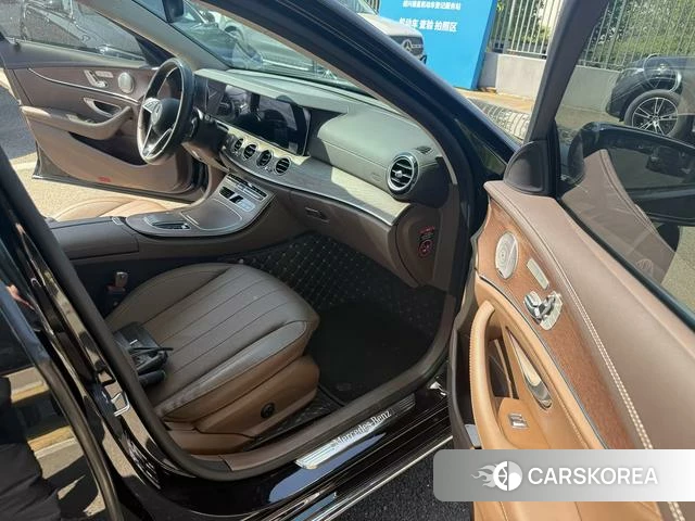 Mercedes-Benz E-class 2024 Черный из Китая, фото 4