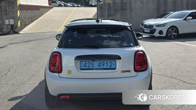 Mini Cooper Electric 2023 Белый из Кореи, фото 4