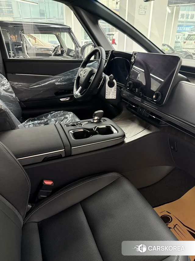 Lexus LM id 4298375 из Китая 12