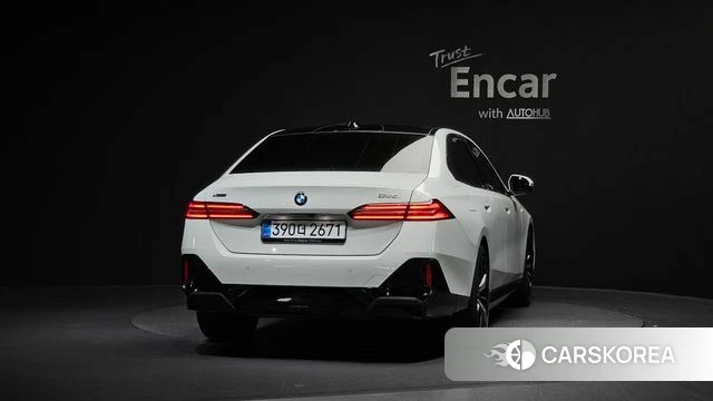 BMW 5 Series (G60) id 3870037 из Кореи 14