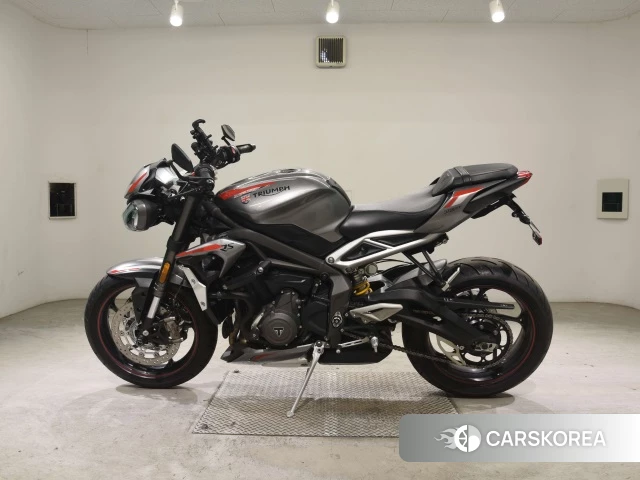 Проданный Triumph STREET TRIPLE 765 RS 2021 из Японии, фото 2