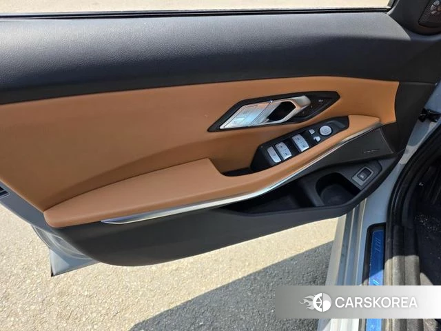 BMW 3 Series (G20) 2024 Светло-серебряный цвет из Кореи, фото 4
