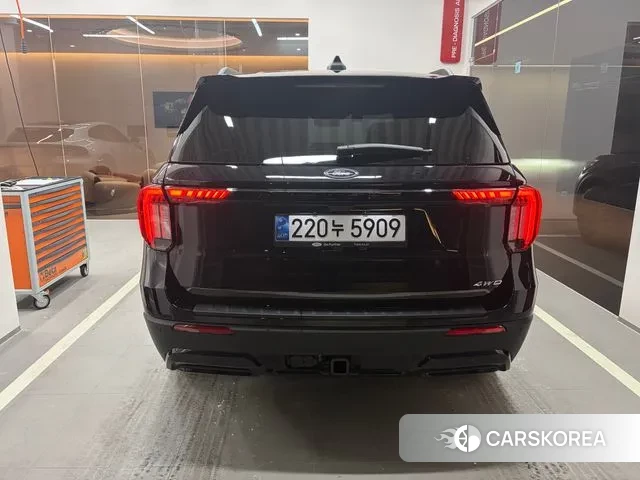 Ford Explorer 6th Generation 2024 Черный из Кореи, фото 4