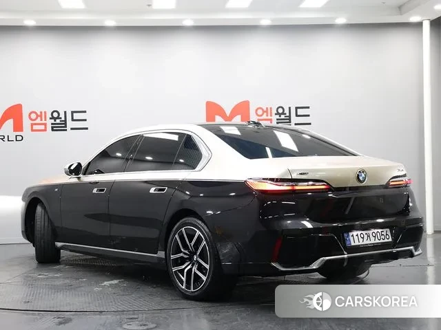 BMW 7 Series (G70) id 3638735 из Кореи 14