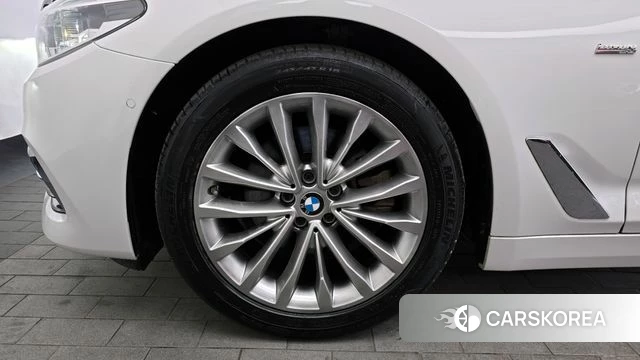 BMW 5 Series (G30) id 3820837 из Кореи 14