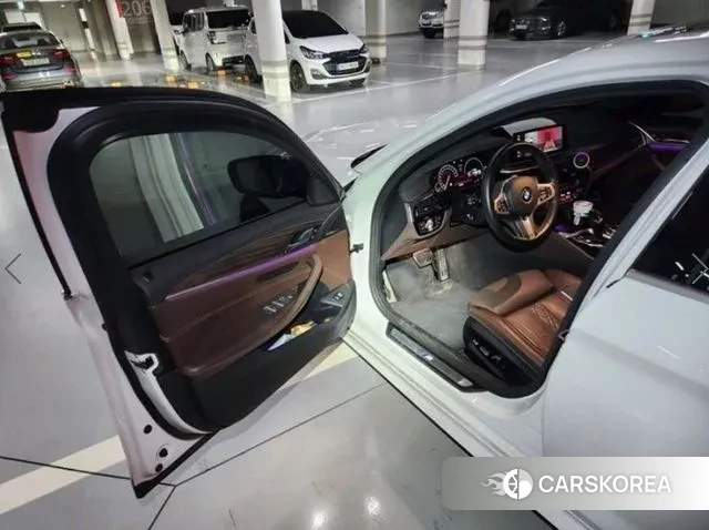 BMW 5 Series (G30) 2019 Белый из Кореи, фото 4