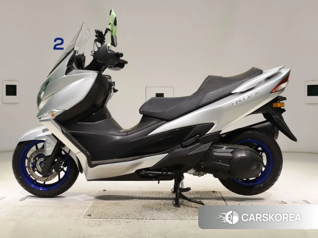 Проданный Suzuki BURGMAN 400 2024 из Японии, фото 2