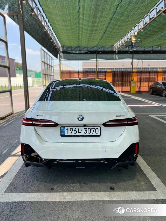 BMW 5 Series (G60) 2024 Белый из Кореи, фото 4