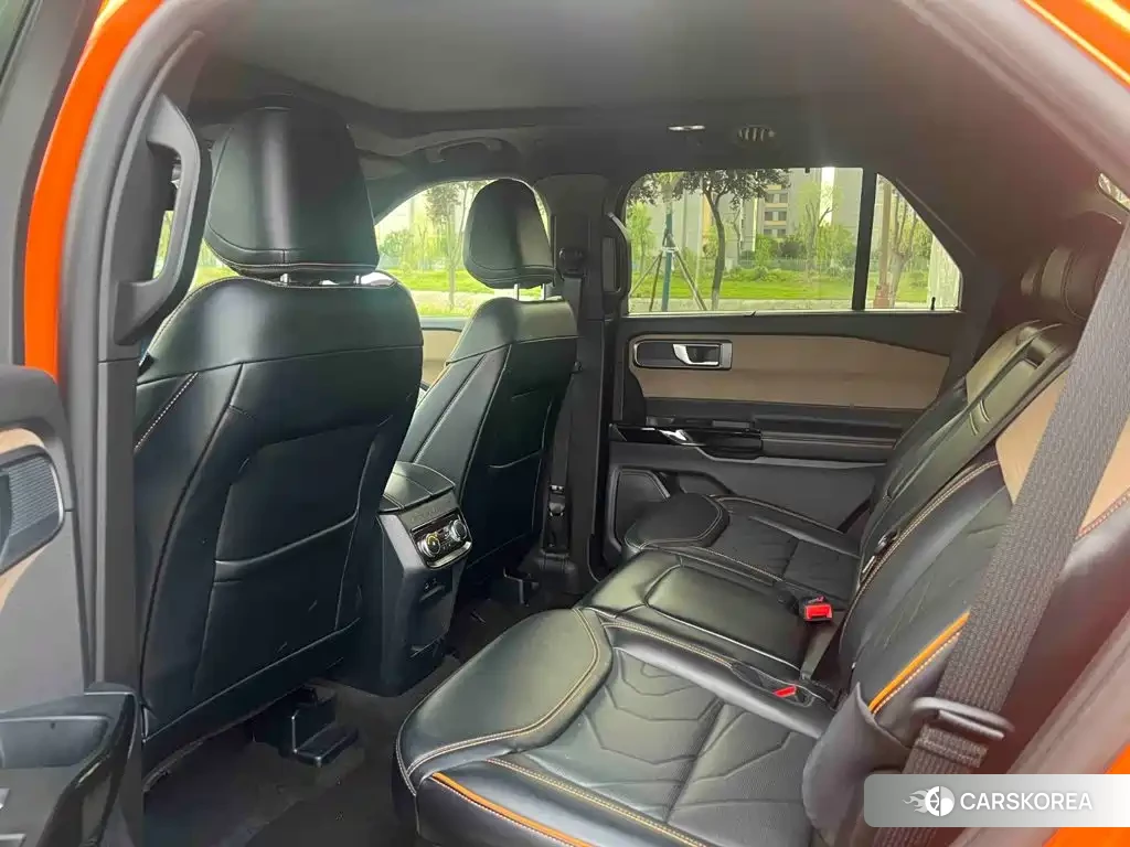 Ford Explorer 2024 Yellow/orange из Китая, фото 4