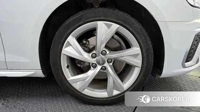 Audi A4 (B9) id 3741183 из Кореи 14