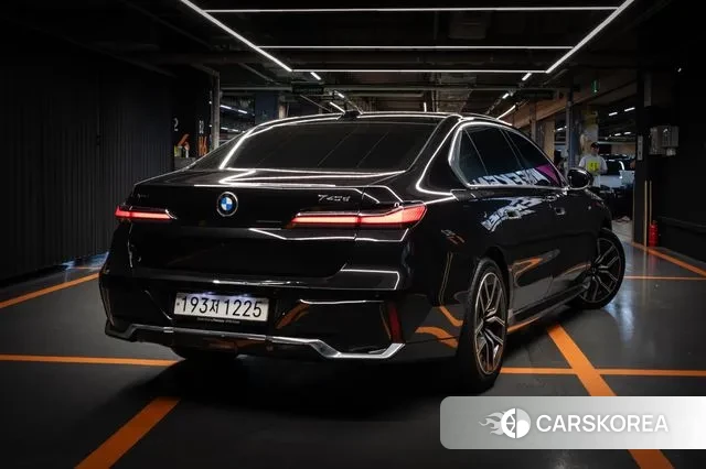 BMW 7 Series (G70) 2025 Черный из Кореи, фото 5