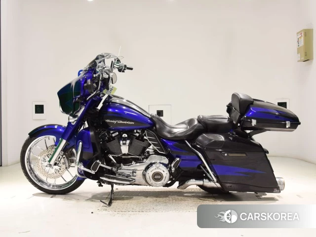 Harley-Davidson Street Glide FLHXSE1800 CVO 2017 из Японии, фото 3