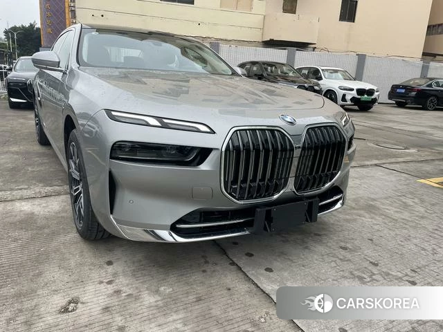 BMW 7 series 2025 Темно-серый из Китая, фото 4