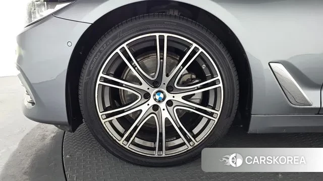 BMW 5 Series (G30) id 3531268 из Кореи 14