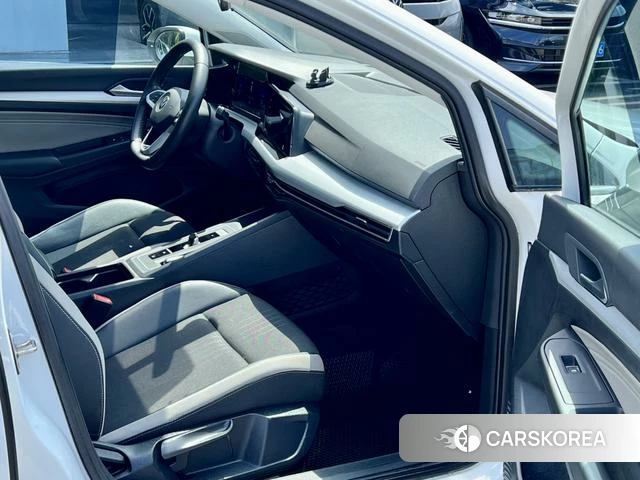 Volkswagen Golf 2024 Белый из Китая, фото 6