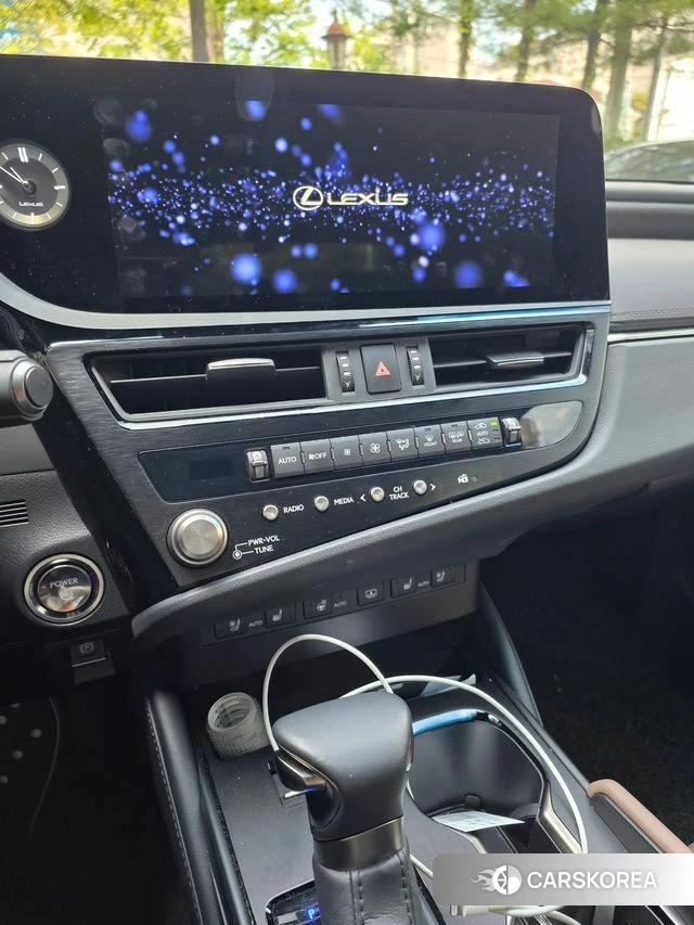 Lexus ES300h 7th generation 2024 Белый из Кореи, фото 5