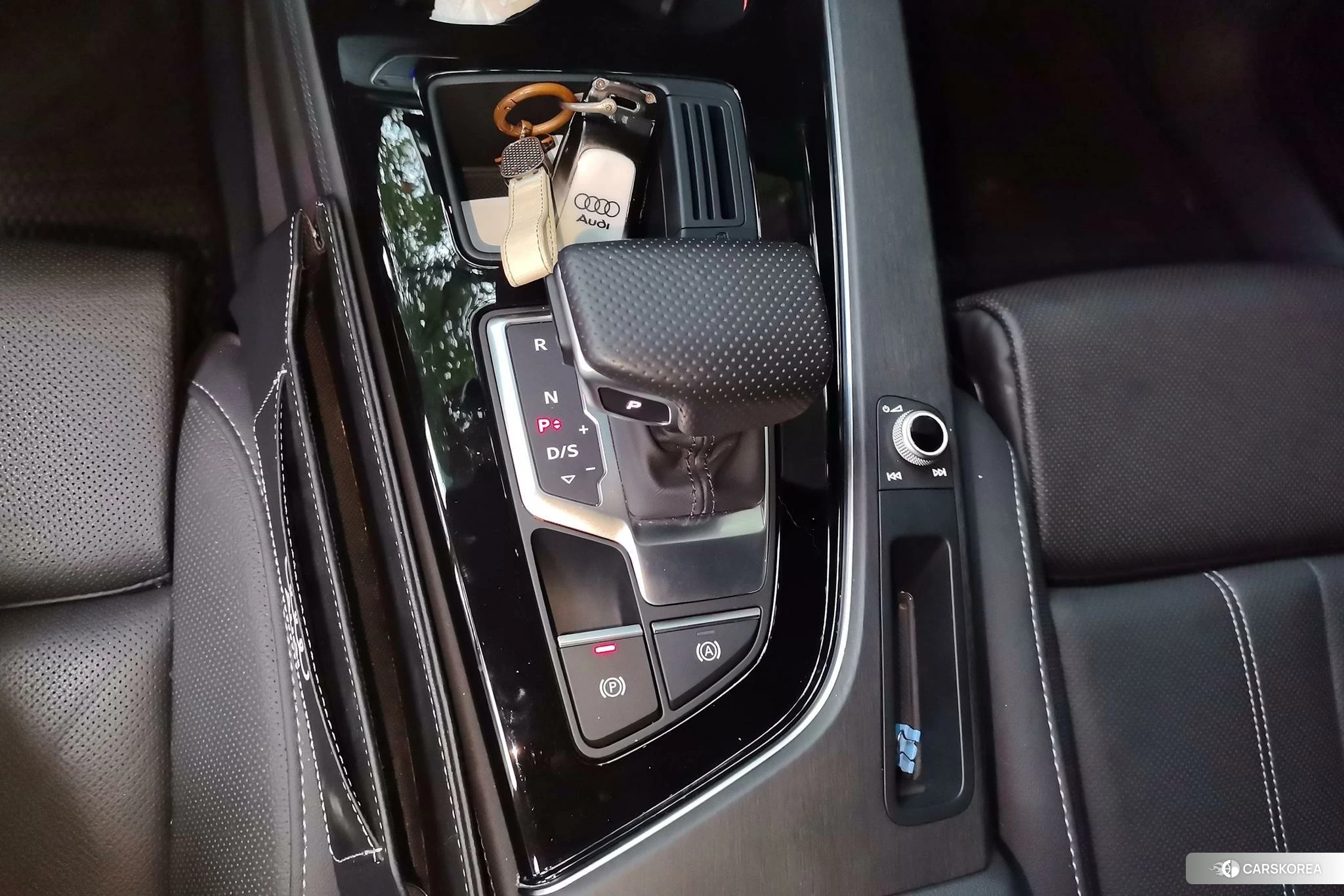 Audi A4L id 4498699 из Китая 11