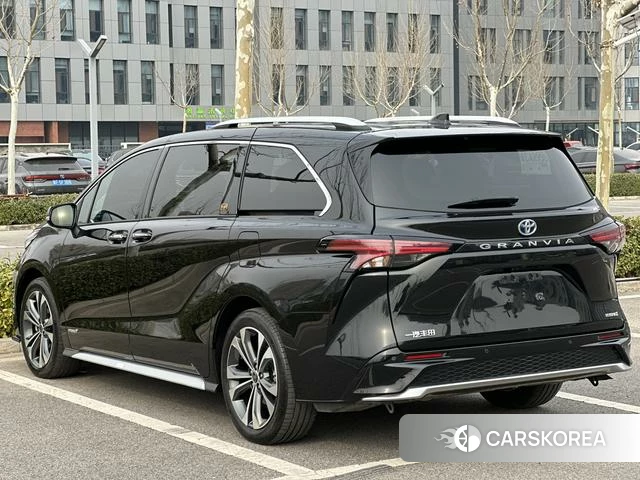 Toyota Grevia id 3908326 из Китая 8