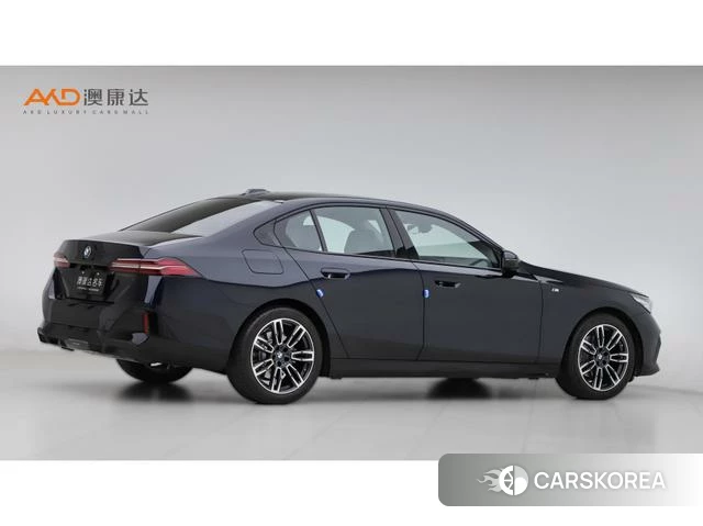 BMW 5 series (imported) 2024 Черный из Китая, фото 4