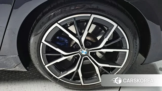 BMW 5 Series (G30) id 3611727 из Кореи 14