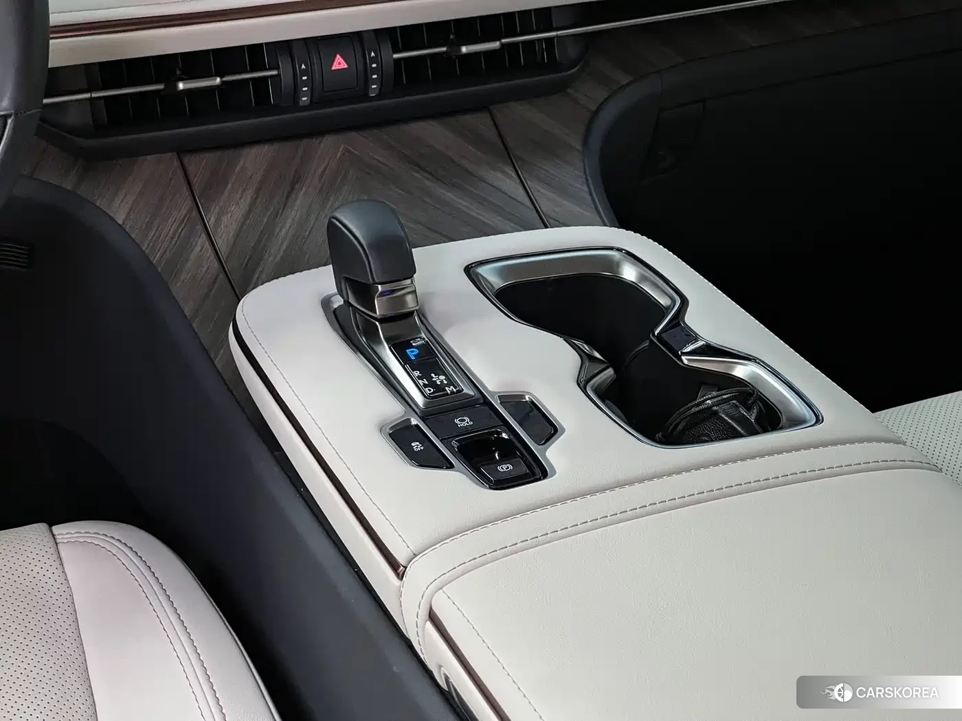 Lexus LM id 4565193 из Китая 21