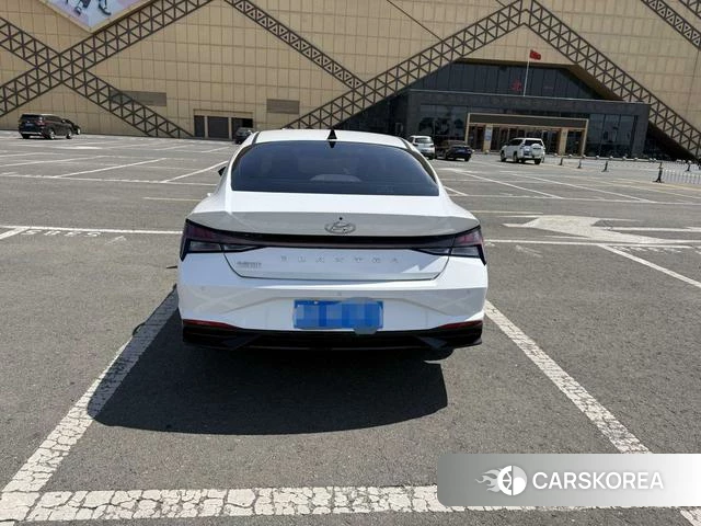 Hyundai Elantra 2023 Белый из Китая, фото 6