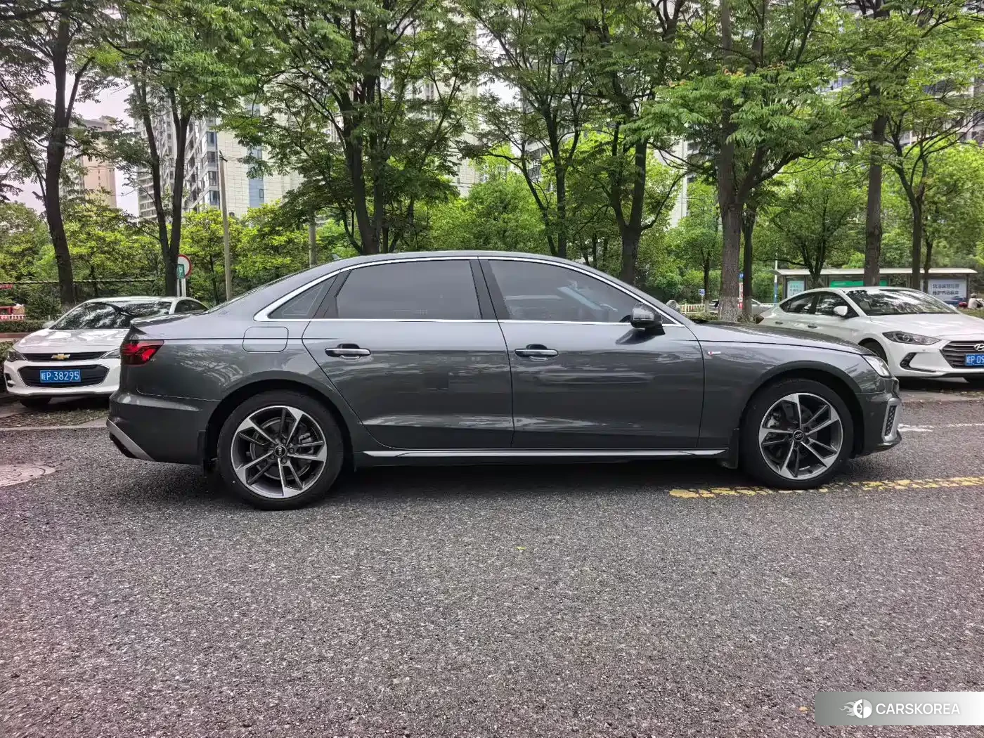 Audi A4L 2024 Silver/gray из Китая, фото 4