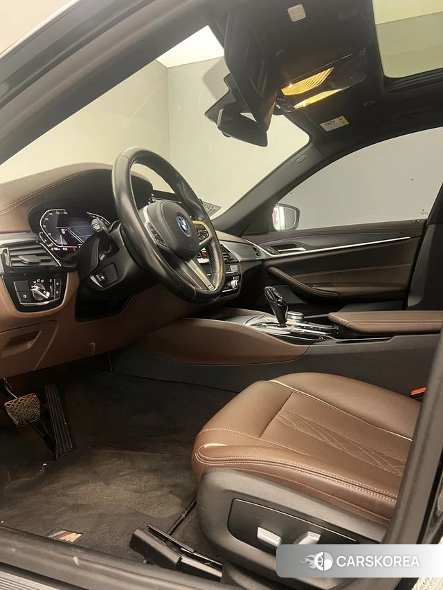 BMW 5 series PHEV 2022 Черный из Китая, фото 5