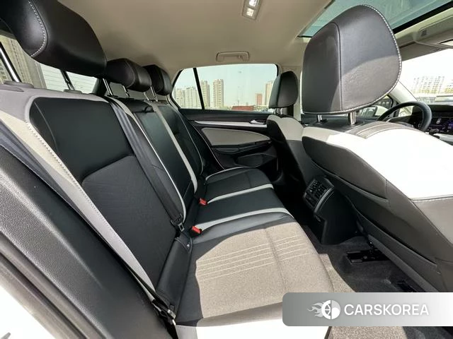 Volkswagen Golf 2022 Белый из Китая, фото 4