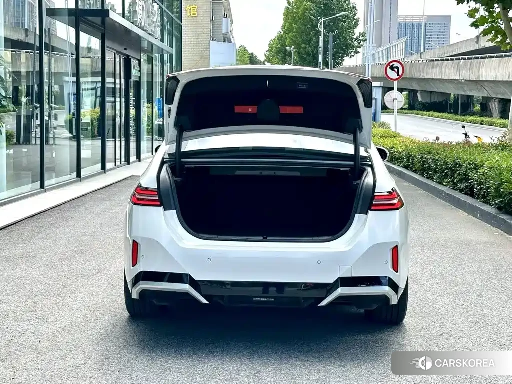 BMW i5 id 4599547 из Китая 8