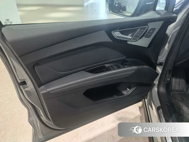 Audi Q4 e-tron 2025 Темно-серый из Китая, фото 4