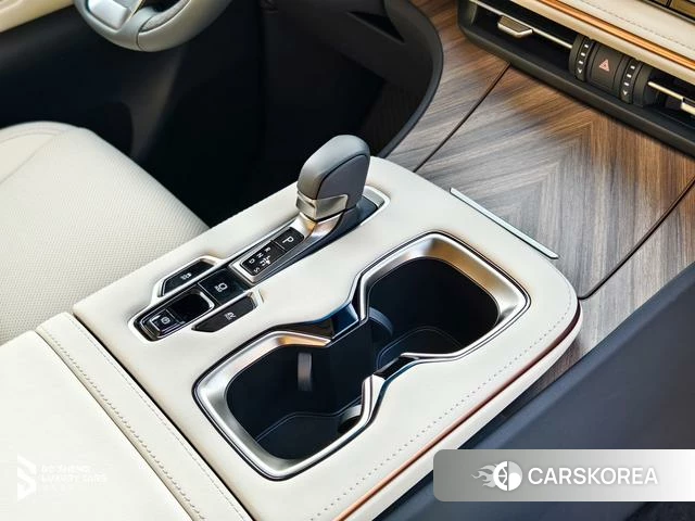 Lexus LM id 4291399 из Китая 25