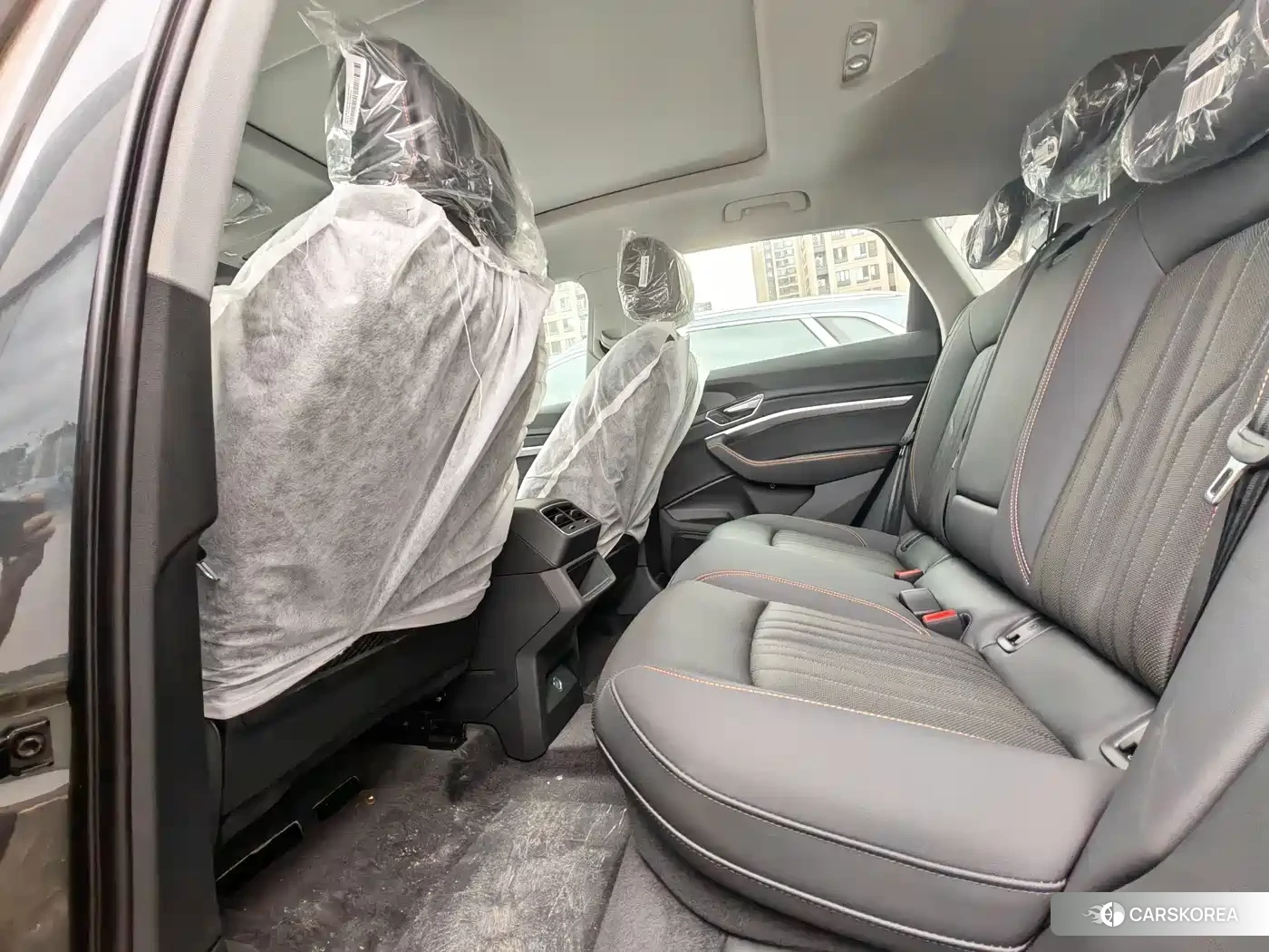 Audi e-tron 2026 Silver/gray из Китая, фото 4