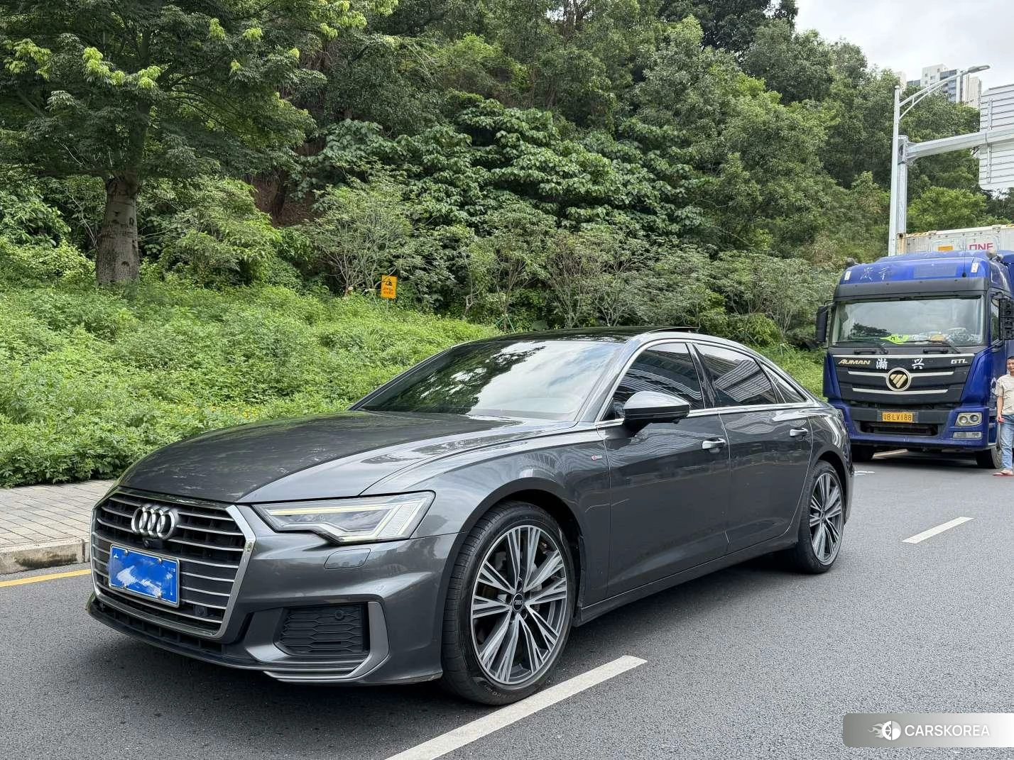 Audi A6L 2021 Темно-серый из Китая, фото 4