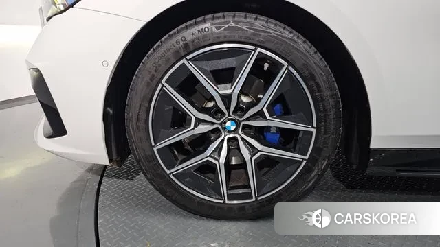 BMW 5 Series (G60) id 3436821 из Кореи 14