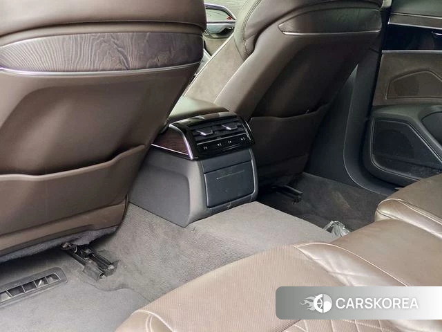 Audi A8 2021 Серебристо-серый из Китая, фото 4