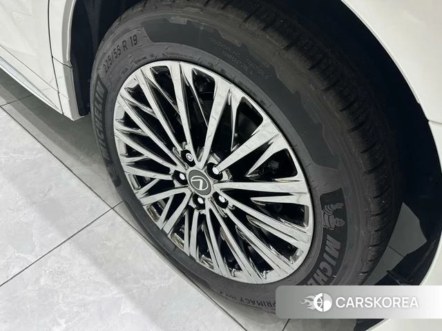 Lexus LM id 4239536 из Китая 11