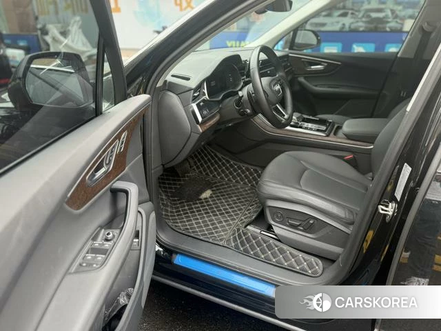 Audi Q7 2024 Черный из Китая, фото 6
