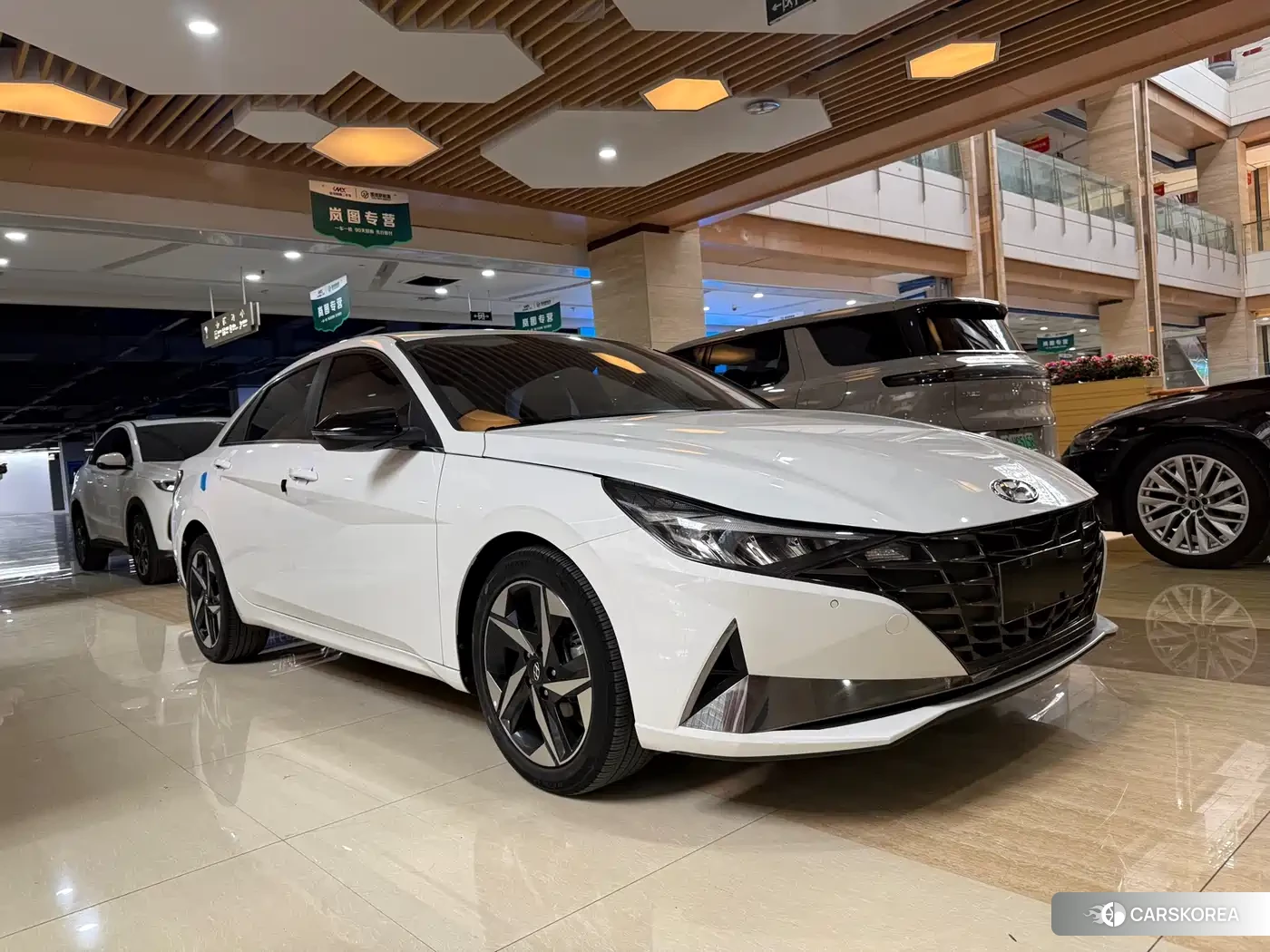 Hyundai Elantra 2026 Белый из Китая, фото 4
