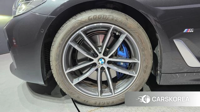 BMW 5 Series (G30) id 4401257 из Кореи 31