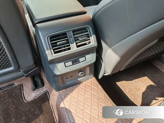 Audi Q5L id 4328763 из Китая 7