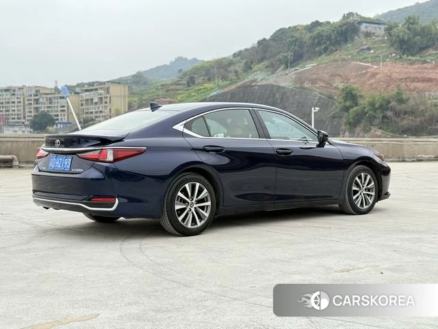 Lexus ES id 4274693 из Китая 11