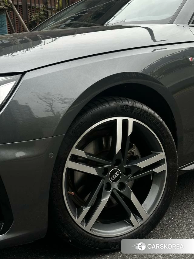 Audi A4L id 4306963 из Китая 18
