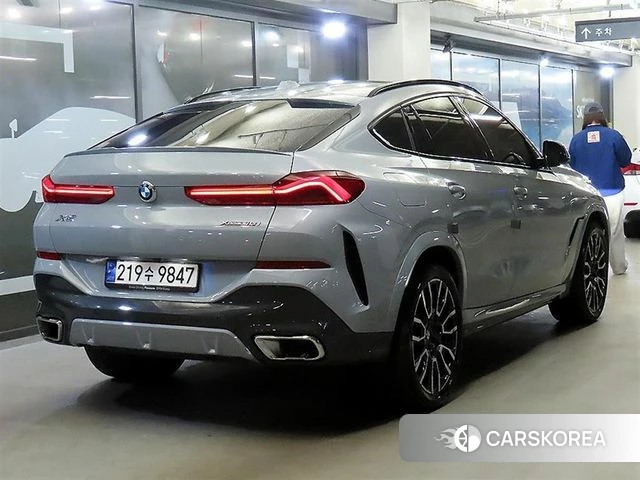 BMW X6 (G06) 2024 Светло-серебряный цвет из Кореи, фото 5